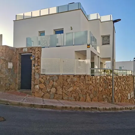 Villa Rosa-soleada Privada Con Piscina Climatizada & Wifi En Tauro-mogan La Playa de Tauro
