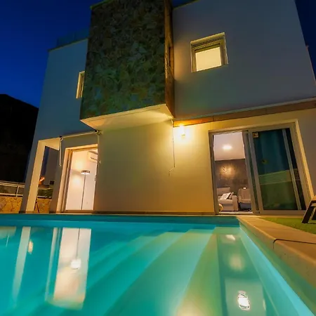 Rosa-soleada Privada Con Piscina Climatizada & Wifi En Tauro-mogan Villa La Playa de Tauro